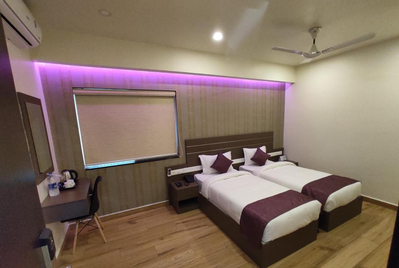 Hotel Lavender Infopark Kochi Exterior foto